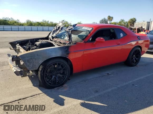 2015 Dodge Challenger SXT z VIN 2C3CDZAG8FH715103, wystawiony jako Copart lot #82575205 z przebiegiem Nie podano mil oraz Szkoda całkowita • Salvage title. Historia ofert i sprzedaży dostępna na DreamBid. Obrazek 1.