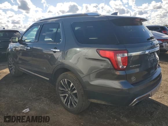 ✅ 2016 Ford Explorer Platinum • VIN: 1FM5K8HT9GGB49789 • Lot: 85557485. Wystawiony na Copart z przebiegiem 183 297 mil. Bezpłatny archiwum sprzedaży aukcyjnych z USA i szczegółowy raport historii pojazdu na DreamBid. Zdjęcie 2.