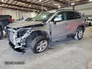 ✅ 2020 Toyota RAV4 XLE • VIN: 2T3W1RFV4LC036631 • Lot: 57794115. Wystawiony na Copart z przebiegiem 142 460 mil. Bezpłatny archiwum sprzedaży aukcyjnych z USA i szczegółowy raport historii pojazdu na DreamBid. Zdjęcie 1.