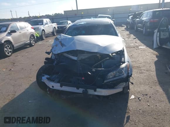 ✅ 2015 Hyundai Genesis 3.8L • VIN: KMHGN4JE1FU090550 • Lot: 43295110. Wystawiony na IAAI z przebiegiem Nie podano. Bezpłatny archiwum sprzedaży aukcyjnych z USA i szczegółowy raport historii pojazdu na DreamBid. Zdjęcie 11.