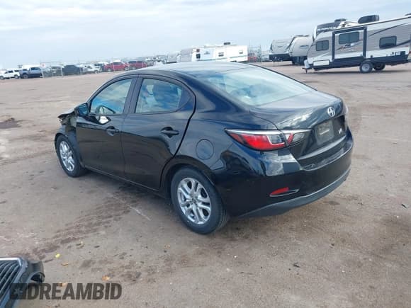 ✅ 2016 Scion iA • VIN: 3MYDLBZV2GY120886 • Lot: 43582142. Wystawiony na IAAI z przebiegiem 162 778 mil. Bezpłatny archiwum sprzedaży aukcyjnych z USA i szczegółowy raport historii pojazdu na DreamBid. Zdjęcie 3.