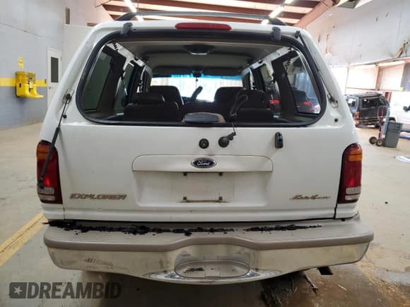 ✅ 1998 Ford Explorer XLT • VIN: 1FMZU32P2WZC01373 • Lot: 88286335. Wystawiony na Copart z przebiegiem 213 872 mil. Bezpłatny archiwum sprzedaży aukcyjnych z USA i szczegółowy raport historii pojazdu na DreamBid. Zdjęcie 6.