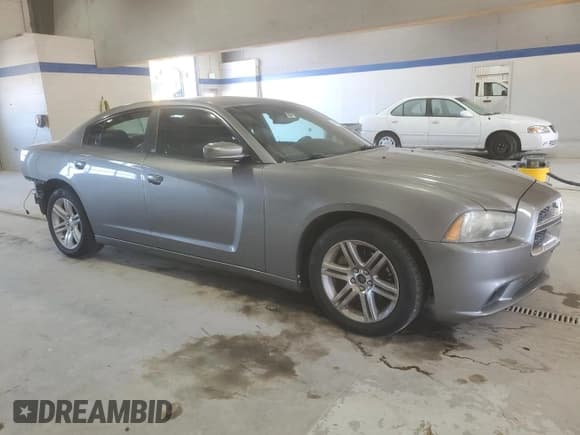 ✅ 2011 Dodge Charger Rallye • VIN: 2B3CL3CG7BH597355 • Лот: 70830125. Опубликован ранее на Copart с пробегом 196 196 миль. Бесплатный доступ к архиву аукционных продаж из США и подробный отчёт об истории автомобиля на DreamBid. Изображение 4.