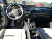 ✅ 2019 Lexus UX 200 • VIN: JTHY3JBHXK2013766 • Lot: 70606282. Wystawiony na Copart z przebiegiem 17 200 mil. Bezpłatny archiwum sprzedaży aukcyjnych z USA i szczegółowy raport historii pojazdu na DreamBid. Zdjęcie 8.