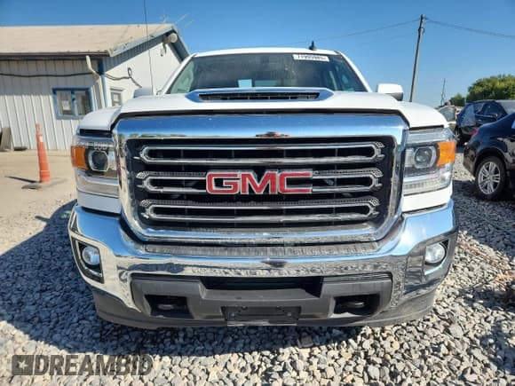✅ 2018 GMC Sierra 1500 • VIN: 1GT11SEY9JF207495 • Lot: 71995985. Wystawiony na Copart z przebiegiem 73 531 mil. Bezpłatny archiwum sprzedaży aukcyjnych z USA i szczegółowy raport historii pojazdu na DreamBid. Zdjęcie 5.