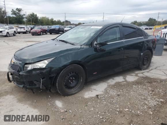 2014 Chevrolet Cruze LS z VIN 1G1PA5SG8E7452398, wystawiony jako Copart lot #84422375 z przebiegiem 101 808 mil mil oraz Nie do naprawy • Non repairable. Historia ofert i sprzedaży dostępna na DreamBid. Obrazek 1.