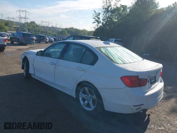 ✅ 2013 BMW 3 Series 328i xDrive • VIN: WBA3B3C50DF541825 • Лот: 43031395. Опубликован ранее на IAAI с пробегом 148 329 миль. Бесплатный доступ к архиву аукционных продаж из США и подробный отчёт об истории автомобиля на DreamBid. Изображение 3.