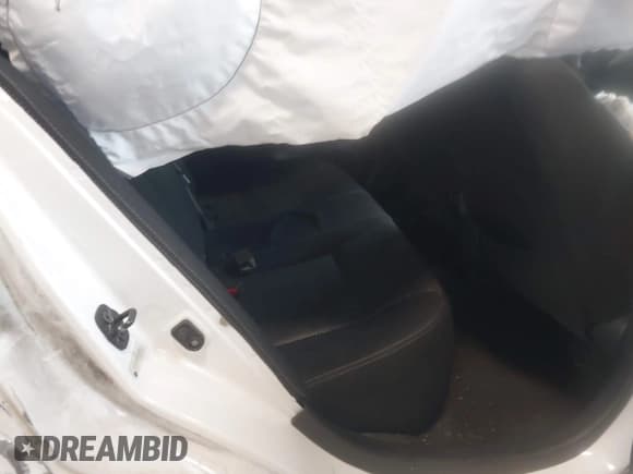 ✅ 2016 Nissan Versa SV • VIN: 3N1CN7AP4GL880686 • Lot: 42871115. Listed on IAAI with 130,000 mi. Free auction sales archive from the USA and detailed vehicle history report at DreamBid. Image 8.