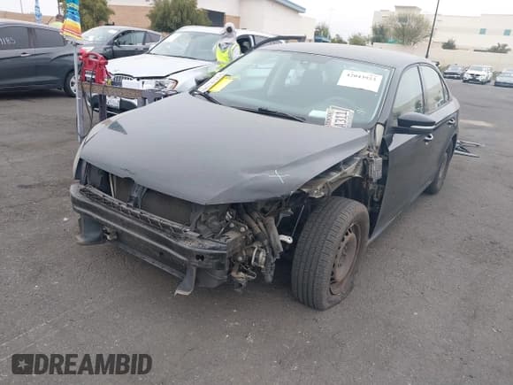 ✅ 2015 Volkswagen Passat Limited Edition • VIN: 1VWAT7A35FC077089 • Лот: 42043923. Опубликован ранее на IAAI с пробегом 130 054 миль. Бесплатный доступ к архиву аукционных продаж из США и подробный отчёт об истории автомобиля на DreamBid. Изображение 6.