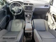 ✅ 2020 Volkswagen Tiguan SE • VIN: 3VV3B7AX0LM092905 • Lot: 81529105. Wystawiony na Copart z przebiegiem 60 130 mil. Bezpłatny archiwum sprzedaży aukcyjnych z USA i szczegółowy raport historii pojazdu na DreamBid. Zdjęcie 8.