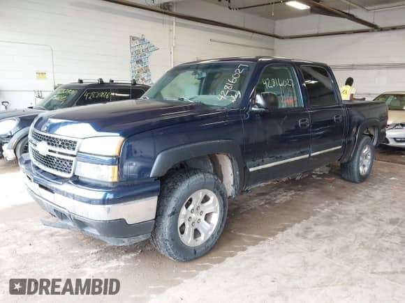2006 Chevrolet Silverado 1500 LT1 z VIN 2GCEK13T061202779, wystawiony jako IAAI lot #42816027 z przebiegiem Nie podano mil oraz . Historia ofert i sprzedaży dostępna na DreamBid. Obrazek 2.