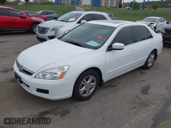 ✅ 2007 Honda Accord EX • VIN: 1HGCM56707A178872 • Lot: 43414146. Wystawiony na IAAI z przebiegiem 53 736 mil. Bezpłatny archiwum sprzedaży aukcyjnych z USA i szczegółowy raport historii pojazdu na DreamBid. Zdjęcie 2.