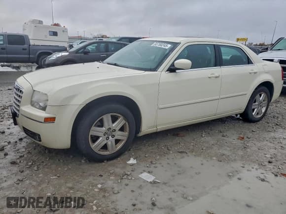 ✅ 2005 Chrysler 300 Touring AWD • VIN: 2C3JK53G45H624816 • Лот: 93780245. Опубликован ранее на Copart с пробегом 206 792 миль. Бесплатный доступ к архиву аукционных продаж из США и подробный отчёт об истории автомобиля на DreamBid. Изображение 1.