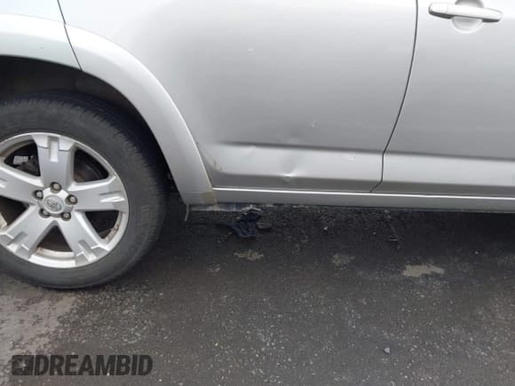 ✅ 2006 Toyota RAV4 Sport • VIN: JTMBD32V565004533 • Лот: 43911819. Опубликован ранее на IAAI с пробегом 166 173 миль. Бесплатный доступ к архиву аукционных продаж из США и подробный отчёт об истории автомобиля на DreamBid. Изображение 6.