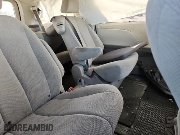 ✅ 2014 Toyota Sienna LE • VIN: 5TDKK3DC7ES476629 • Lot: 92272105. Wystawiony na Copart z przebiegiem 258 506 mil. Bezpłatny archiwum sprzedaży aukcyjnych z USA i szczegółowy raport historii pojazdu na DreamBid. Zdjęcie 11.