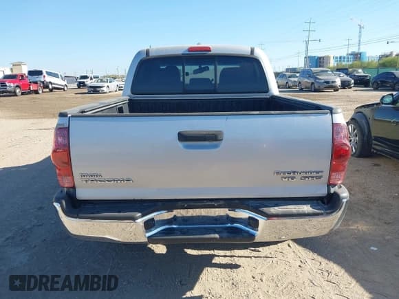 ✅ 2010 Toyota Tacoma PreRunner • VIN: 3TMJU4GN7AM106171 • Lot: 43634135. Listed on IAAI with 321,685 mi. Free auction sales archive from the USA and detailed vehicle history report at DreamBid. Image 17.