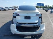 ✅ 2024 Tesla Model Y Long Range • VIN: 7SAYGDEE1RA221731 • Lot: 43335082. Wystawiony na IAAI z przebiegiem 34 025 mil. Bezpłatny archiwum sprzedaży aukcyjnych z USA i szczegółowy raport historii pojazdu na DreamBid. Zdjęcie 17.