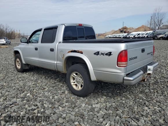 ✅ 2004 Dodge Dakota SLT • VIN: 1D7HG48NX4S677465 • Lot: 51044735. Wystawiony na Copart z przebiegiem 196 854 mil. Bezpłatny archiwum sprzedaży aukcyjnych z USA i szczegółowy raport historii pojazdu na DreamBid. Zdjęcie 2.