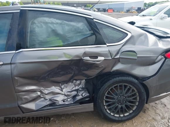 ✅ 2013 Ford Fusion Titanium Hybrid • VIN: 3FA6P0RU2DR278308 • Лот: 42519595. Опубликован ранее на IAAI с пробегом 282 050 миль. Бесплатный доступ к архиву аукционных продаж из США и подробный отчёт об истории автомобиля на DreamBid. Изображение 6.