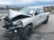 2008 Dodge Dakota z VIN 1D7HW32K08S514373, wystawiony jako IAAI lot #41814272 z przebiegiem 137 787 mil mil oraz . Historia ofert i sprzedaży dostępna na DreamBid. Obrazek 17.