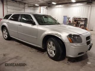 ✅ 2005 Dodge Magnum • VIN: 2DRGZR8V15H587486 • Lot: 42040578. Wystawiony na IAAI z przebiegiem 179 158 mil. Bezpłatny archiwum sprzedaży aukcyjnych z USA i szczegółowy raport historii pojazdu na DreamBid. Zdjęcie 1.