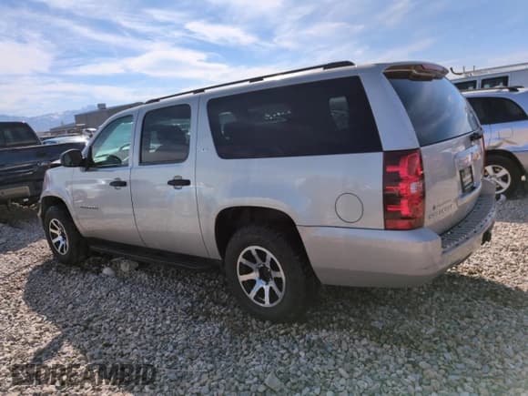 ✅ 2009 Chevrolet Suburban LS • VIN: 1GNFC16079R211582 • Лот: 50649205. Опубликован ранее на Copart с пробегом 258 057 миль. Бесплатный доступ к архиву аукционных продаж из США и подробный отчёт об истории автомобиля на DreamBid. Изображение 2.