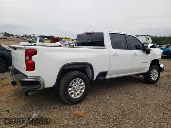 ✅ 2024 Chevrolet Silverado 2500HD LT • VIN: 1GC4YNEY7RF101276 • Lot: 82091005. Wystawiony na Copart z przebiegiem 45 100 mil. Bezpłatny archiwum sprzedaży aukcyjnych z USA i szczegółowy raport historii pojazdu na DreamBid. Zdjęcie 3.