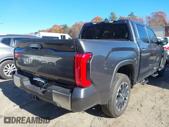 ✅ 2025 Toyota Tundra Limited • VIN: 5TFJA5DB3SX335208 • Lot: 43705996. Wystawiony na IAAI z przebiegiem 1 506 mil. Bezpłatny archiwum sprzedaży aukcyjnych z USA i szczegółowy raport historii pojazdu na DreamBid. Zdjęcie 4.