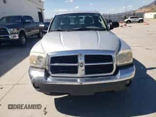 2005 Dodge Dakota SLT с VIN 1D7HW42N75S164042, выставлен на аукционе Copart как лот 57322854 с пробегом 184 609 миль миль и Списание • Salvage title. История ставок и продаж доступна на DreamBid. Изображение 5.