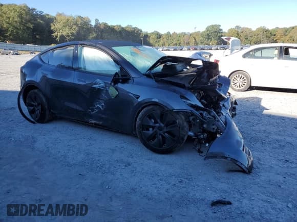 ✅ 2024 Tesla Model Y • VIN: 7SAYGDED8RA330260 • Lot: 86276315. Wystawiony na Copart z przebiegiem Nie podano. Bezpłatny archiwum sprzedaży aukcyjnych z USA i szczegółowy raport historii pojazdu na DreamBid. Zdjęcie 4.