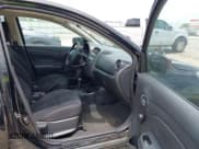 ✅ 2018 Nissan Versa SV • VIN: 3N1CN7AP1JL825054 • Лот: 42279359. Опубликован ранее на IAAI с пробегом 99 687 миль. Бесплатный доступ к архиву аукционных продаж из США и подробный отчёт об истории автомобиля на DreamBid. Изображение 5.