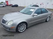 ✅ 2007 Mercedes-Benz E 550 • VIN: WDBUF72X27B159506 • Lot: 42117009. Wystawiony na IAAI z przebiegiem 138 509 mil. Bezpłatny archiwum sprzedaży aukcyjnych z USA i szczegółowy raport historii pojazdu na DreamBid. Zdjęcie 2.