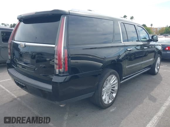 ✅ 2016 Cadillac Escalade ESV Platinum • VIN: 1GYS4KKJ8GR264453 • Лот: 43089394. Опубликован ранее на IAAI с пробегом 202 800 миль. Бесплатный доступ к архиву аукционных продаж из США и подробный отчёт об истории автомобиля на DreamBid. Изображение 4.