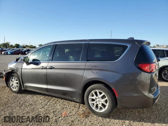 ✅ 2020 Chrysler Pacifica Touring • VIN: 2C4RC1FG4LR142046 • Lot: 85691605. Listed on Copart with 77,602 mi. Free auction sales archive from the USA and detailed vehicle history report at DreamBid. Image 2.