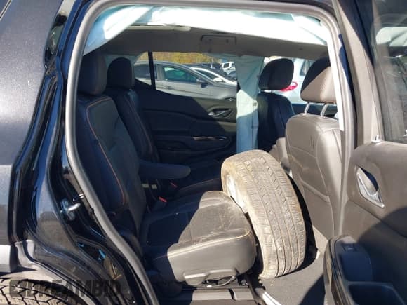 ✅ 2022 GMC Acadia AT4 • VIN: 1GKKNLLS0NZ127668 • Lot: 43605894. Listed on IAAI with Not provided. Free auction sales archive from the USA and detailed vehicle history report at DreamBid. Image 8.