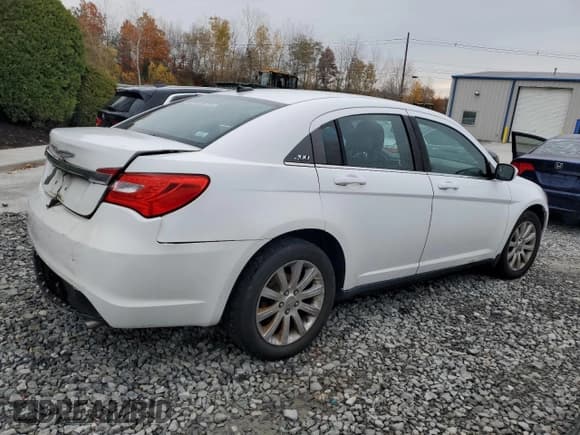 ✅ 2012 Chrysler 200 Touring • VIN: 1C3CCBBB3CN288798 • Lot: 90877525. Wystawiony na Copart z przebiegiem 181 369 mil. Bezpłatny archiwum sprzedaży aukcyjnych z USA i szczegółowy raport historii pojazdu na DreamBid. Zdjęcie 3.