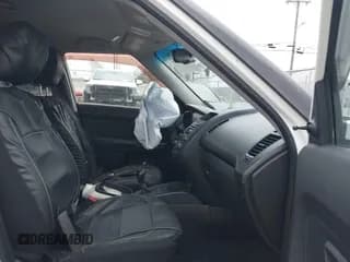 ✅ 2013 Kia Soul • VIN: KNDJT2A51D7549267 • Лот: 43648212. Опубликован ранее на IAAI с пробегом 263 777 миль. Бесплатный доступ к архиву аукционных продаж из США и подробный отчёт об истории автомобиля на DreamBid. Изображение 5.