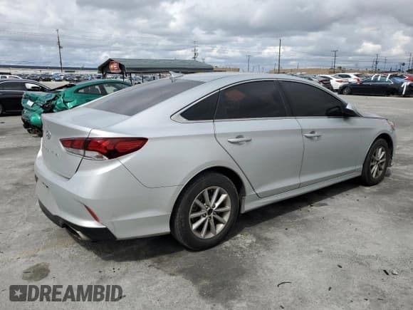 ✅ 2018 Hyundai Sonata SE • VIN: 5NPE24AF3JH693564 • Лот: 50357123. Опубликован ранее на Copart с пробегом Не указан. Бесплатный доступ к архиву аукционных продаж из США и подробный отчёт об истории автомобиля на DreamBid. Изображение 3.