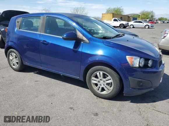 2013 Chevrolet Sonic LT z VIN 1G1JD6SB5D4196566, wystawiony jako Copart lot #56134285 z przebiegiem 233 825 mil mil oraz Szkoda całkowita • Salvage title. Historia ofert i sprzedaży dostępna na DreamBid. Obrazek 4.