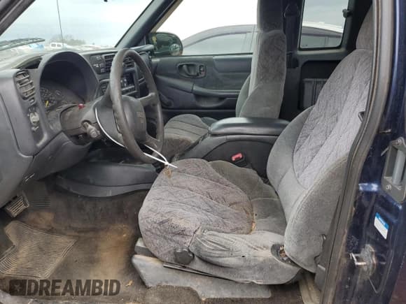 ✅ 2000 GMC Sonoma SLS • VIN: 1GTDT19W2Y8243957 • Lot: 42683455. Listed on Copart with 182,447 mi. Free auction sales archive from the USA and detailed vehicle history report at DreamBid. Image 7.