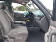 ✅ 2003 Toyota Sequoia SR5 • VIN: 5TDZT34A03S178950 • Lot: 42603901. Wystawiony na IAAI z przebiegiem 242 473 mil. Bezpłatny archiwum sprzedaży aukcyjnych z USA i szczegółowy raport historii pojazdu na DreamBid. Zdjęcie 5.