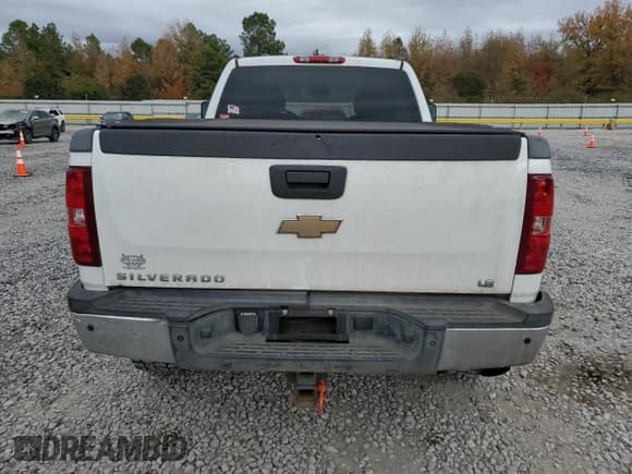 ✅ 2008 Chevrolet Silverado 2500HD Work Truck • VIN: 1GCHK29K98E154346 • Lot: 93400395. Wystawiony na Copart z przebiegiem 281 343 mil. Bezpłatny archiwum sprzedaży aukcyjnych z USA i szczegółowy raport historii pojazdu na DreamBid. Zdjęcie 6.