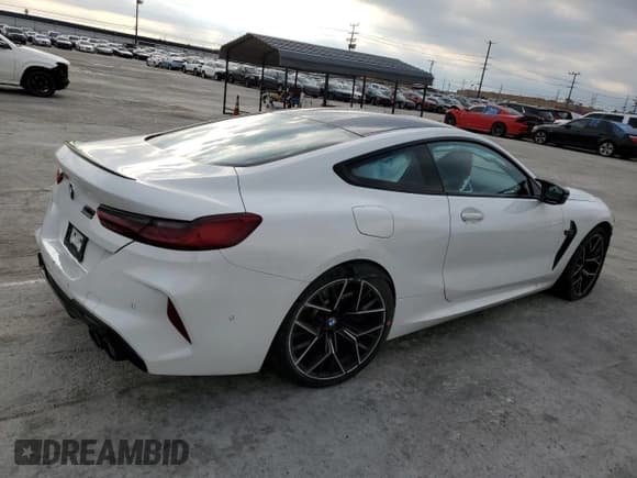 ✅ 2020 BMW M8 • VIN: WBSAE0C06LCD70689 • Lot: 44536814. Wystawiony na Copart z przebiegiem 19 072 mil. Bezpłatny archiwum sprzedaży aukcyjnych z USA i szczegółowy raport historii pojazdu na DreamBid. Zdjęcie 3.