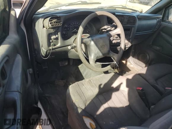 ✅ 2003 Chevrolet S-10 LS • VIN: 1GCCS19XX38196936 • Лот: 41419655. Опубликован ранее на Copart с пробегом 237 225 миль. Бесплатный доступ к архиву аукционных продаж из США и подробный отчёт об истории автомобиля на DreamBid. Изображение 8.