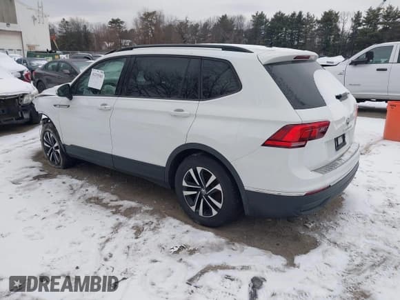 ✅ 2022 Volkswagen Tiguan S • VIN: 3VV0B7AX2NM125909 • Lot: 41219381. Wystawiony na IAAI z przebiegiem 40 886 mil. Bezpłatny archiwum sprzedaży aukcyjnych z USA i szczegółowy raport historii pojazdu na DreamBid. Zdjęcie 3.