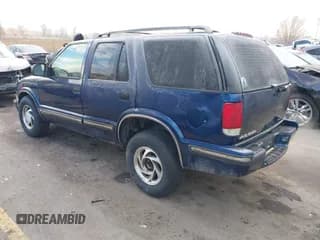✅ 1999 Chevrolet Blazer LS • VIN: 1GNDT13W0X2223207 • Lot: 41352241. Wystawiony na IAAI z przebiegiem 239 263 mil. Bezpłatny archiwum sprzedaży aukcyjnych z USA i szczegółowy raport historii pojazdu na DreamBid. Zdjęcie 3.