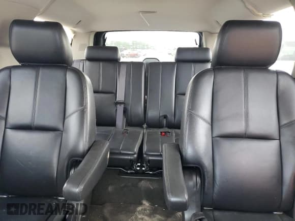 ✅ 2013 Chevrolet Suburban LT • VIN: 1GNSKJE75DR156736 • Lot: 79581474. Wystawiony na Copart z przebiegiem 77 578 mil. Bezpłatny archiwum sprzedaży aukcyjnych z USA i szczegółowy raport historii pojazdu na DreamBid. Zdjęcie 10.