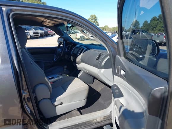 ✅ 2014 Toyota Tacoma PreRunner • VIN: 5TFJU4GN5EX058881 • Lot: 43603920. Listed on IAAI with 170,876 mi. Free auction sales archive from the USA and detailed vehicle history report at DreamBid. Image 5.