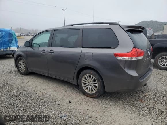 ✅ 2013 Toyota Sienna XLE • VIN: 5TDYK3DC4DS387304 • Lot: 93117185. Listed on Copart with 205,169 mi. Free auction sales archive from the USA and detailed vehicle history report at DreamBid. Image 2.