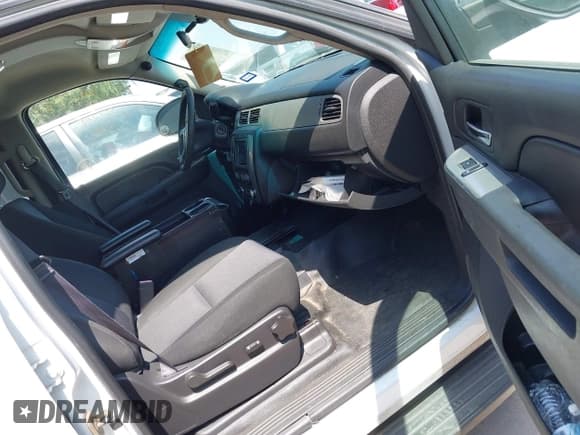 ✅ 2013 Chevrolet Tahoe Commercial • VIN: 1GNLC2E0XDR361205 • Lot: 42884524. Wystawiony na IAAI z przebiegiem 361 205 mil. Bezpłatny archiwum sprzedaży aukcyjnych z USA i szczegółowy raport historii pojazdu na DreamBid. Zdjęcie 5.